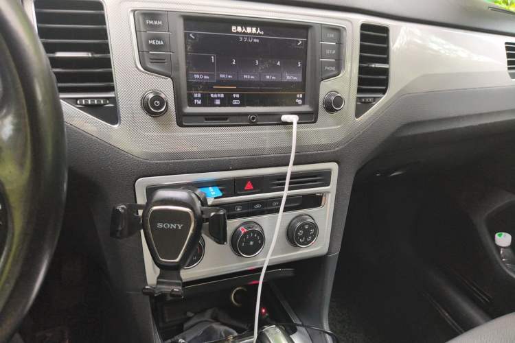 Used Volkswagen Golf Sportsvan 2016 230TSI Automatic Trend Edition Audio And AC Panel