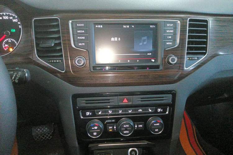 Used Volkswagen Golf Sportsvan 2016 280TSI Automatic Flagship Model Audio And AC Panel