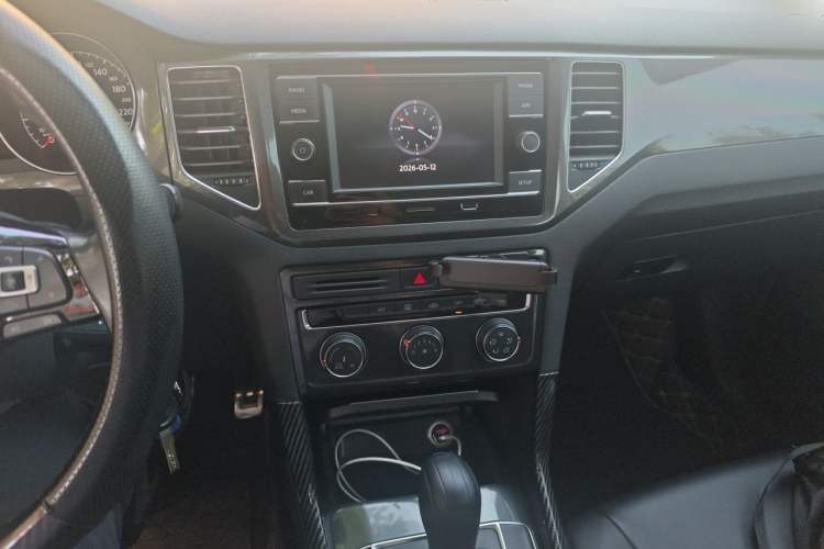 Used Volkswagen Golf Sportsvan 2016 230TSI Automatic Trend Edition Audio And AC Panel