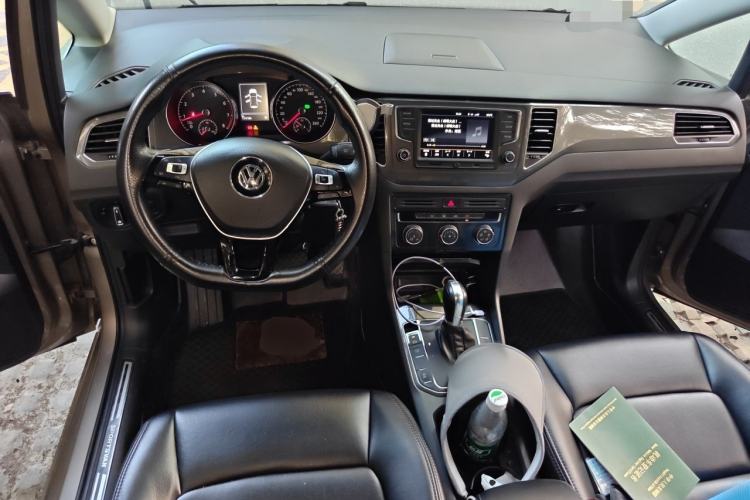 Used Volkswagen Golf Sportsvan 2016 230TSI Automatic Trend Edition Center Console