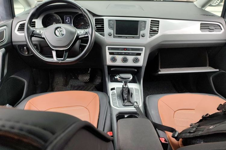 Used Volkswagen Golf Sportsvan 2016 230TSI Automatic Trend Edition Center Console