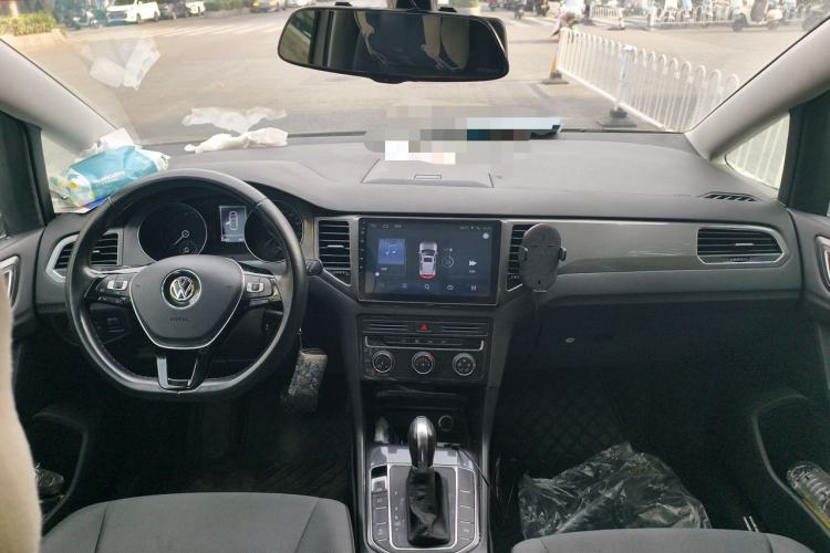 Used Volkswagen Golf Sportsvan 2016 230TSI Automatic Trend Edition Center Console