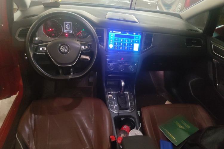 Used Volkswagen Golf Sportsvan 2016 230TSI Automatic Trend Edition Center Console
