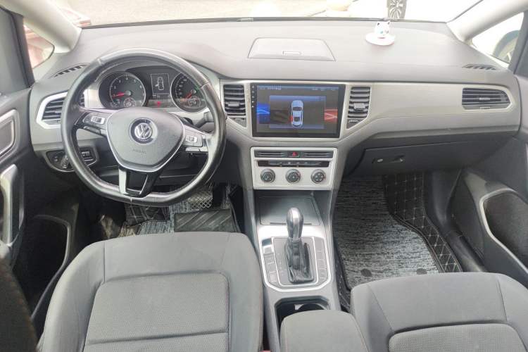 Used Volkswagen Golf Sportsvan 2016 230TSI Automatic Trend Edition Center Console