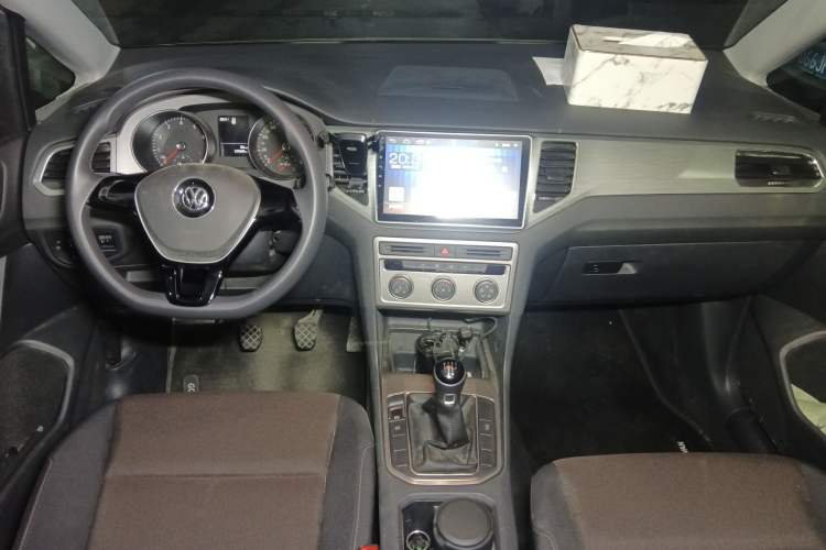 Used Volkswagen Golf Sportsvan 2016 1.6L Manual Comfort Model Center Console
