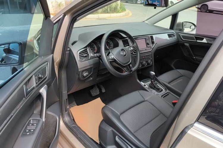 Used Volkswagen Golf Sportsvan 2016 230TSI Automatic Trend Edition Driver Seat