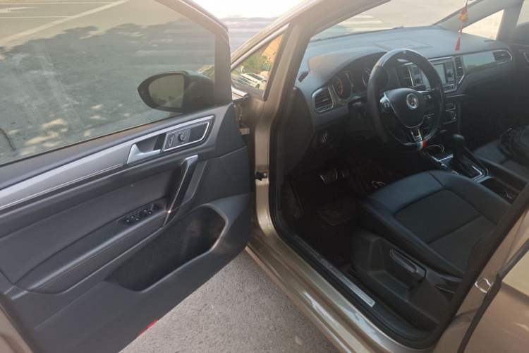 Used Volkswagen Golf Sportsvan 2016 230TSI Automatic Trend Edition Driver Seat