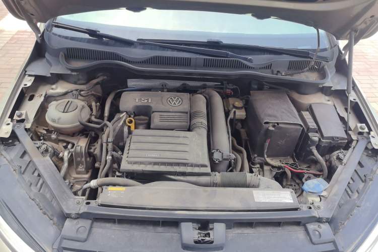 Used Volkswagen Golf Sportsvan 2016 230TSI Automatic Trend Edition Engine Bay