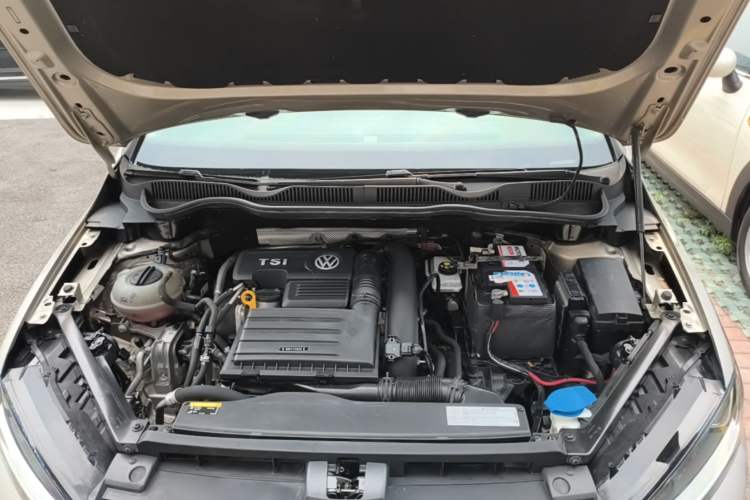 Used Volkswagen Golf Sportsvan 2016 230TSI Automatic Trend Edition Engine Bay