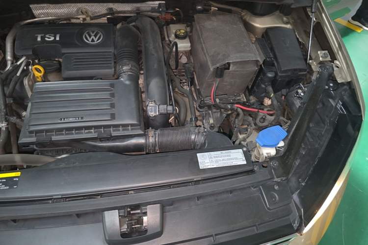 Used Volkswagen Golf Sportsvan 2016 230TSI Automatic Trend Edition Engine Bay Left