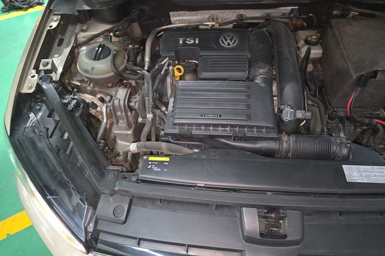 Used Volkswagen Golf Sportsvan 2016 230TSI Automatic Trend Edition Engine Bay Right