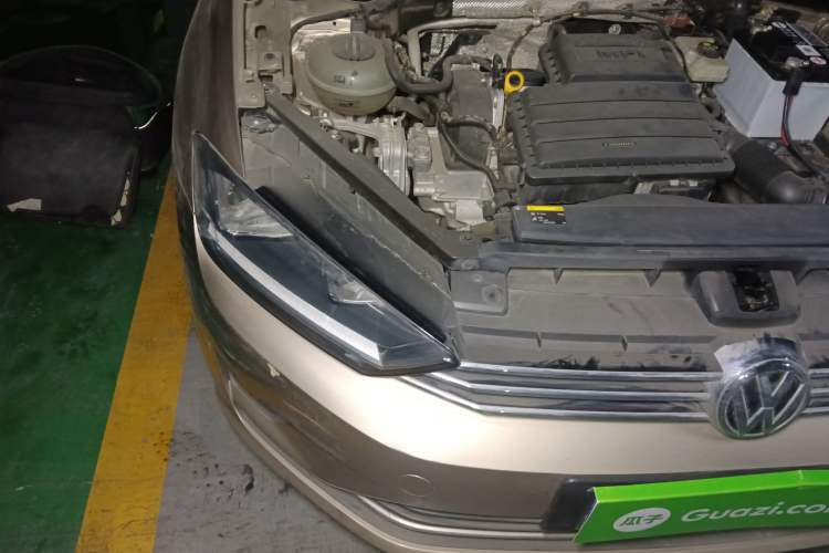 Used Volkswagen Golf Sportsvan 2016 1.6L Manual Comfort Model Engine Bay Right
