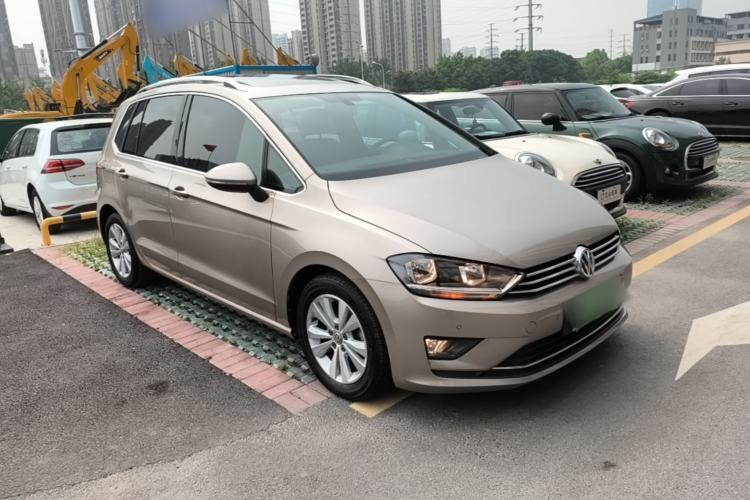 Used Volkswagen Golf Sportsvan 2016 230TSI Automatic Trend Edition Front Right 45 Deg