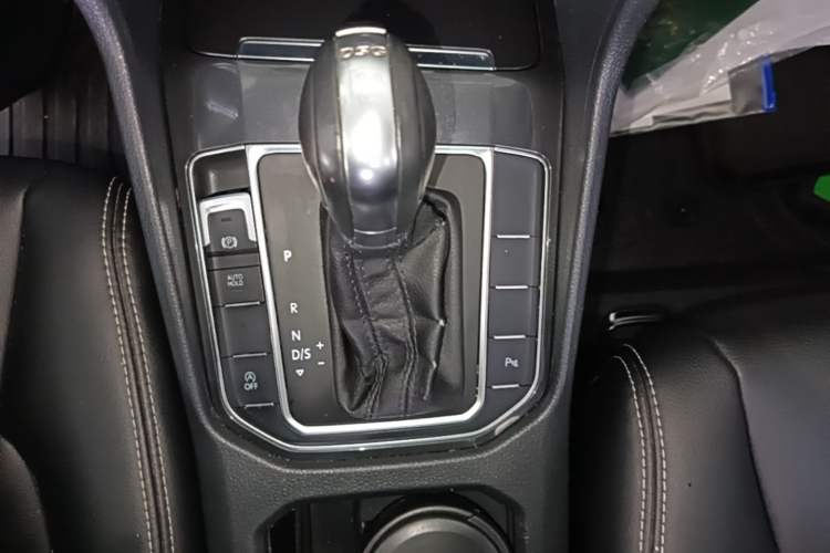Used Volkswagen Golf Sportsvan 2016 230TSI Automatic Trend Edition Gear Lever