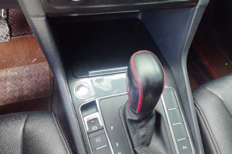 Used Volkswagen Golf Sportsvan 2016 230TSI Automatic Trend Edition Gear Lever