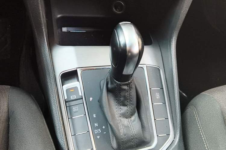 Used Volkswagen Golf Sportsvan 2016 1.6L Automatic Comfort Model Gear Lever