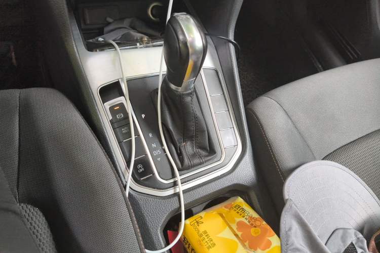 Used Volkswagen Golf Sportsvan 2016 230TSI Automatic Trend Edition Gear Lever
