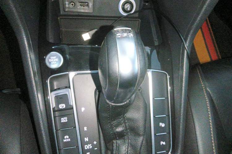 Used Volkswagen Golf Sportsvan 2016 280TSI Automatic Flagship Model Gear Lever