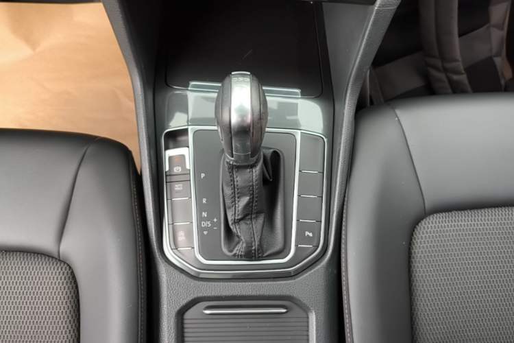 Used Volkswagen Golf Sportsvan 2016 230TSI Automatic Trend Edition Gear Lever