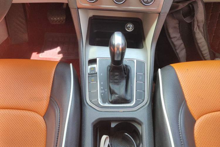 Used Volkswagen Golf Sportsvan 2016 1.6L Automatic Comfort Model Gear Lever