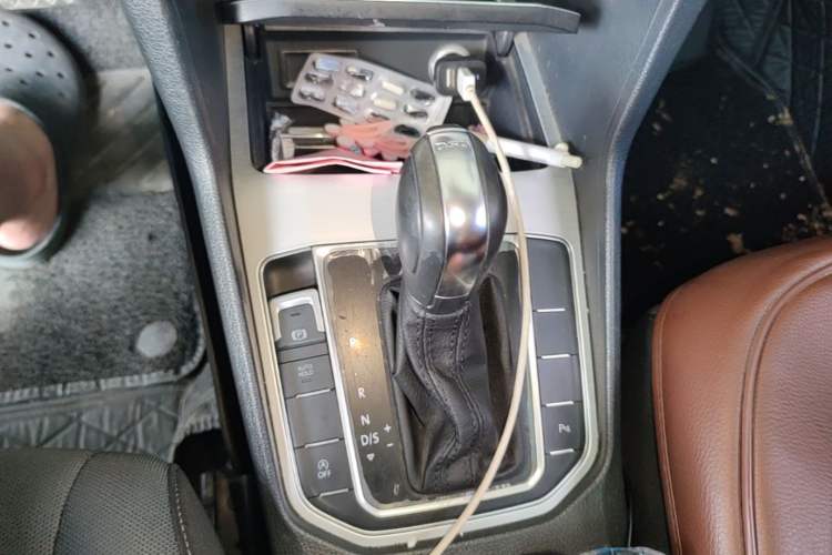 Used Volkswagen Golf Sportsvan 2016 230TSI Automatic Trend Edition Gear Lever