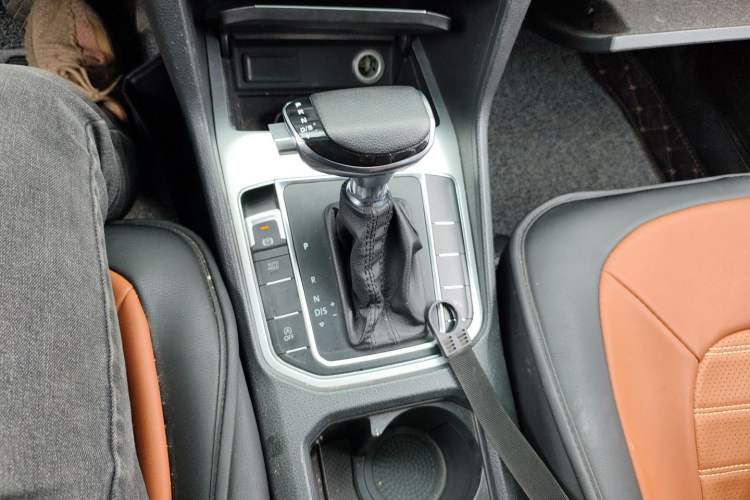 Used Volkswagen Golf Sportsvan 2016 230TSI Automatic Trend Edition Gear Lever
