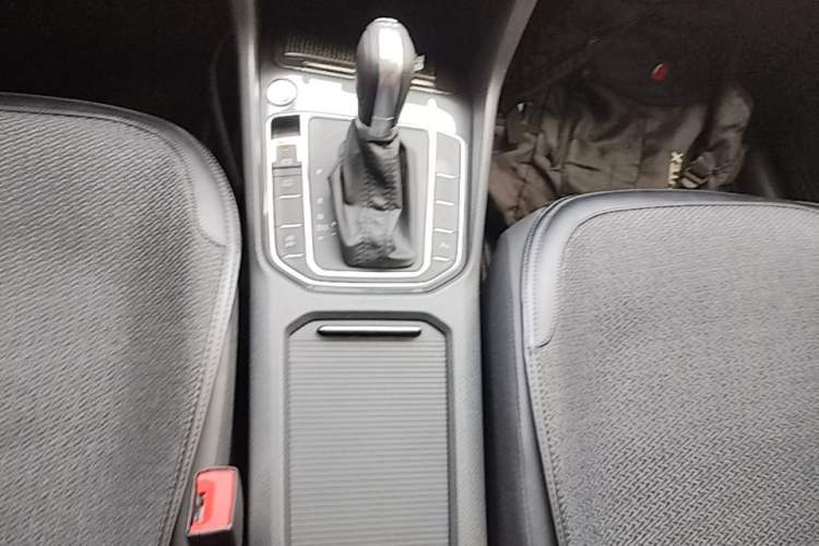 Used Volkswagen Golf Sportsvan 2016 280TSI Automatic Luxury Model Gear Lever