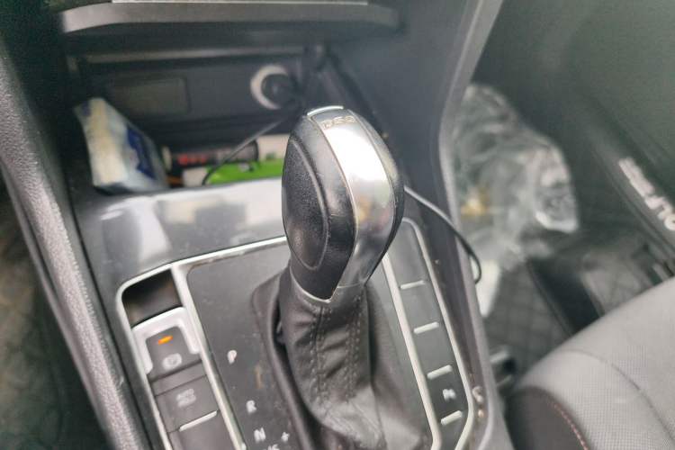 Used Volkswagen Golf Sportsvan 2016 230TSI Automatic Trend Edition Gear Lever