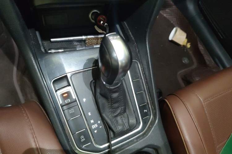 Used Volkswagen Golf Sportsvan 2016 230TSI Automatic Trend Edition Gear Lever
