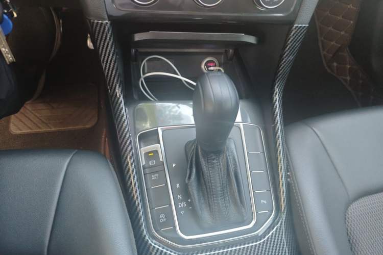 Used Volkswagen Golf Sportsvan 2016 230TSI Automatic Trend Edition Gear Lever