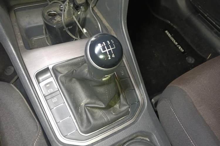 Used Volkswagen Golf Sportsvan 2016 1.6L Manual Comfort Model Gear Lever