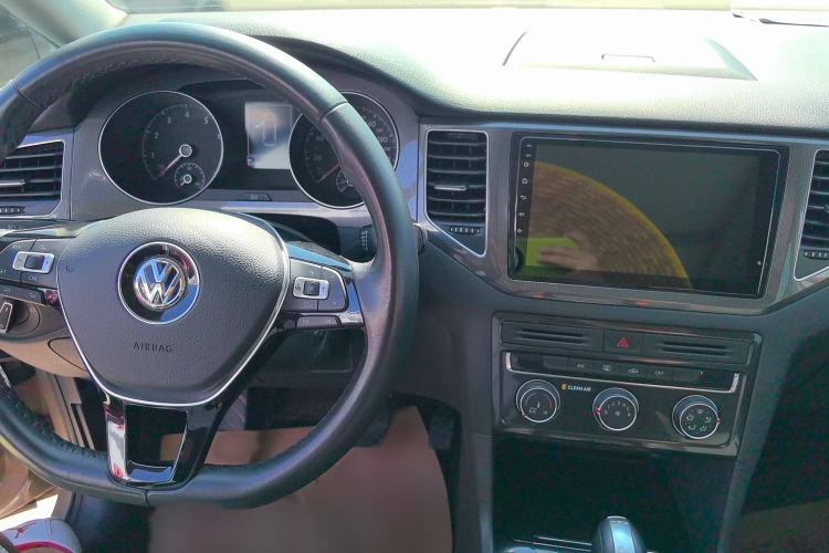 Used Volkswagen Golf Sportsvan 2016 230TSI Automatic Trend Edition Interior 3