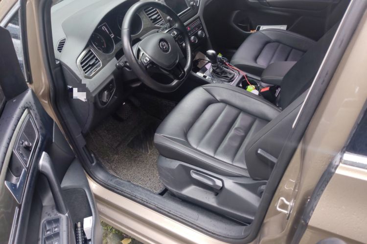 Used Volkswagen Golf Sportsvan 2016 280TSI Automatic Luxury Model Interior 3