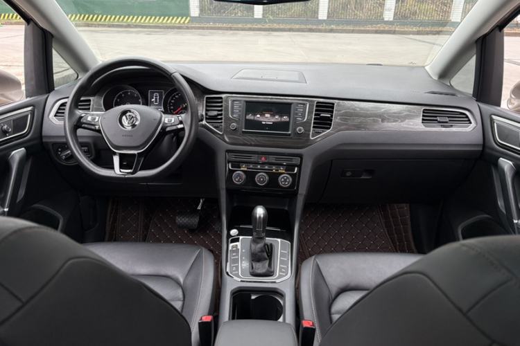 Used Volkswagen Golf Sportsvan 2016 230TSI Automatic Luxury Version Interior 4