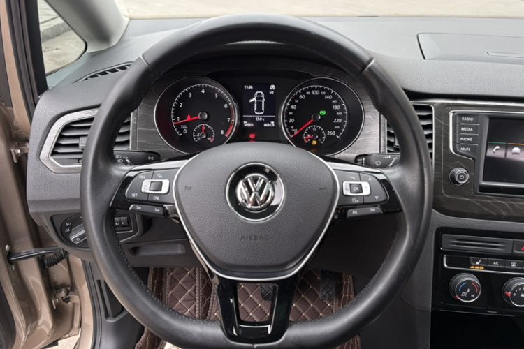Used Volkswagen Golf Sportsvan 2016 230TSI Automatic Luxury Version Interior 5