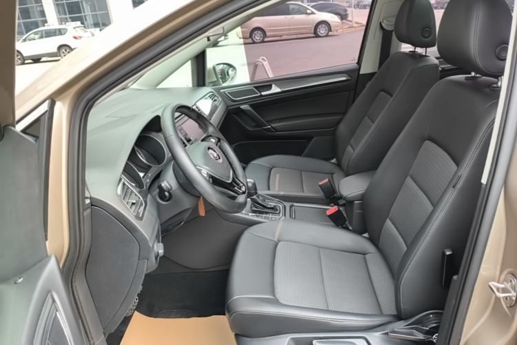 Used Volkswagen Golf Sportsvan 2016 230TSI Automatic Trend Edition Left Front Seat