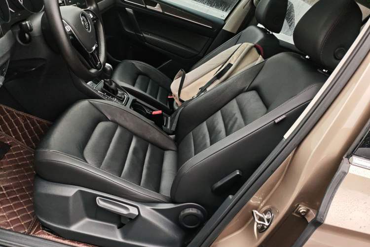 Used Volkswagen Golf Sportsvan 2016 230TSI Automatic Luxury Version Left Front Seat