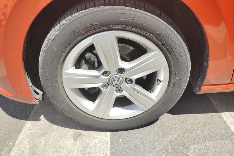 Used Volkswagen Golf Sportsvan 2016 1.6L Automatic Comfort Model Left Front Wheel Hub