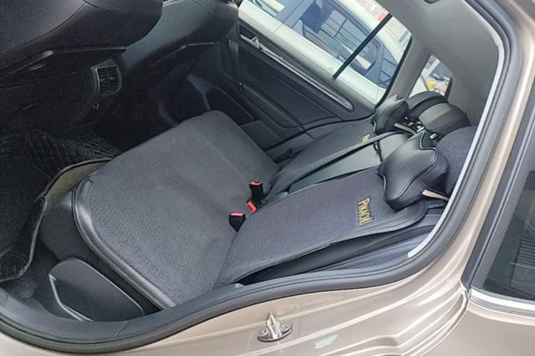 Used Volkswagen Golf Sportsvan 2016 280TSI Automatic Luxury Model Left Rear Seat