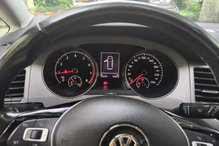 Used Volkswagen Golf Sportsvan 2016 230TSI Automatic Trend Edition Odometer Close Up