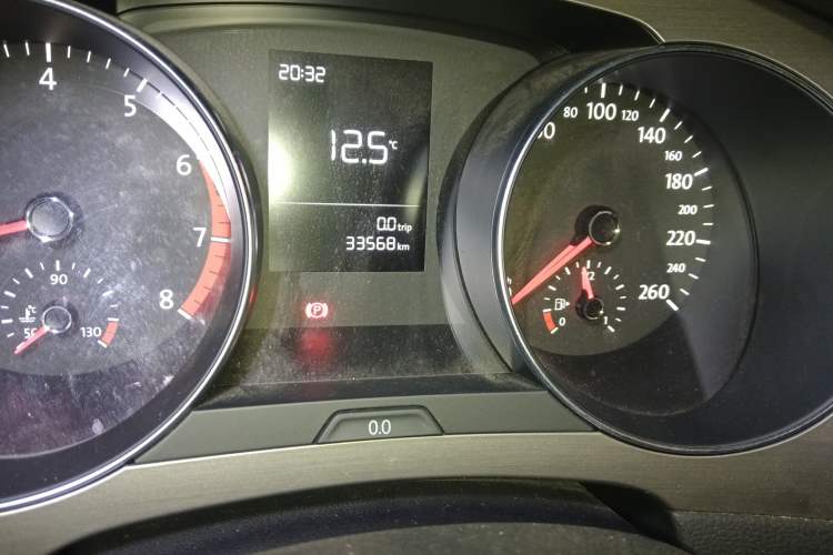 Used Volkswagen Golf Sportsvan 2016 1.6L Manual Comfort Model Odometer Close Up