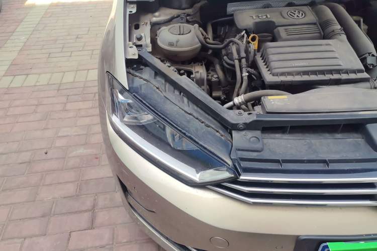 Used Volkswagen Golf Sportsvan 2016 230TSI Automatic Trend Edition Right Front Headlight