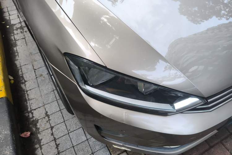 Used Volkswagen Golf Sportsvan 2016 230TSI Automatic Trend Edition Right Front Headlight