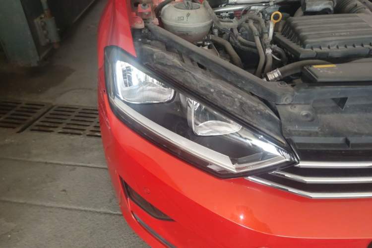 Used Volkswagen Golf Sportsvan 2016 230TSI Automatic Trend Edition Right Front Headlight