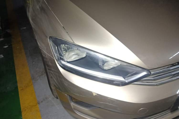Used Volkswagen Golf Sportsvan 2016 1.6L Manual Comfort Model Right Front Headlight