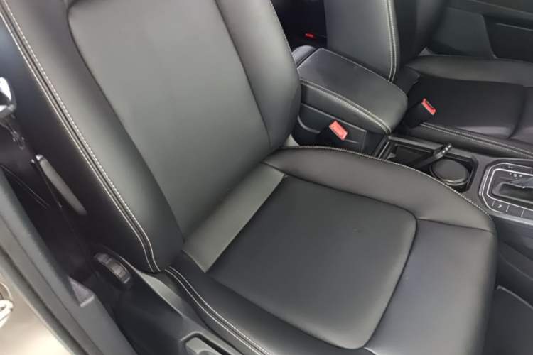 Used Volkswagen Golf Sportsvan 2016 230TSI Automatic Trend Edition Right Front Seat