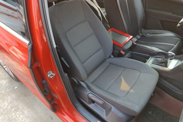 Used Volkswagen Golf Sportsvan 2016 230TSI Automatic Trend Edition Right Front Seat