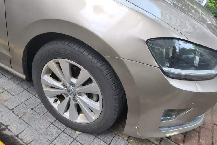 Used Volkswagen Golf Sportsvan 2016 230TSI Automatic Trend Edition Right Front Wheel Hub