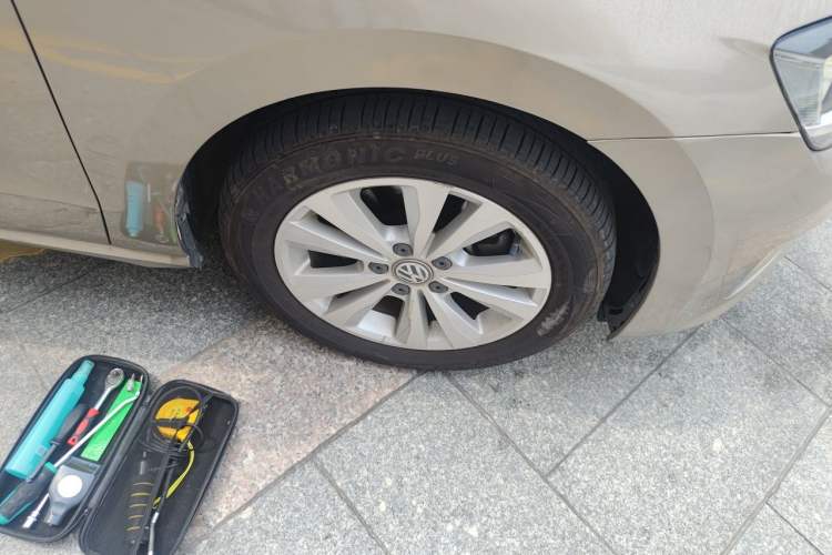 Used Volkswagen Golf Sportsvan 2016 230TSI Automatic Trend Edition Right Front Wheel Hub