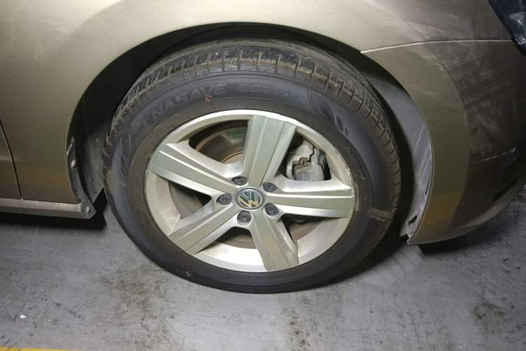 Used Volkswagen Golf Sportsvan 2016 1.6L Manual Comfort Model Right Front Wheel Hub
